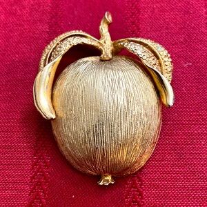 VINTAGE SIGNED SARAH COVENTRY APPLE BROACH